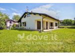Villa di 250 m² con più di 5 locali e box auto doppio in vendita a Brebbia