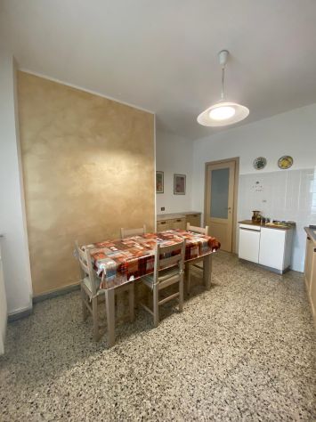 Travedona Monate - ampio appartamento con balcone, terrazzo e cantina - Foto 9