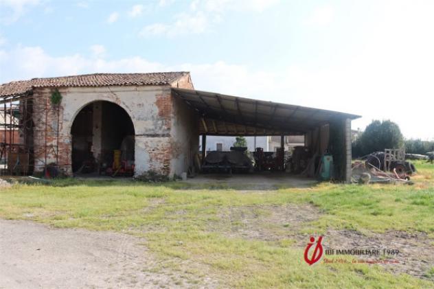 Rustico / Casale di 340 m² con più di 5 locali e box auto in vendita a Erbè - Foto 5