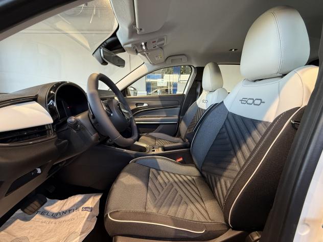 FIAT 600 1.2 Hybrid 145cv Icon - Foto 9