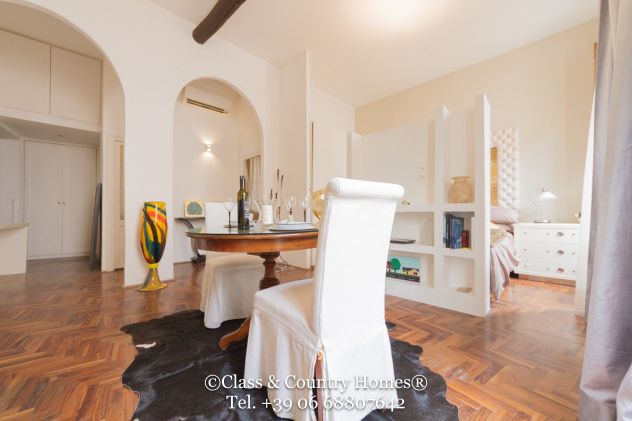 Centro Storico: Esclusivo Pied-à-terre in Via Giulia, Piano Alto con Ascensore - Foto 3