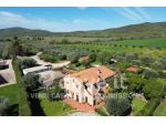 Rustico / Casale di 240 m² con più di 5 locali in vendita a Capalbio