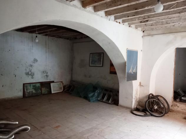 Magazzino in vendita a La Spezia