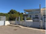 Casamassima: Villa angolare con box e posto auto. Ottimo stato.