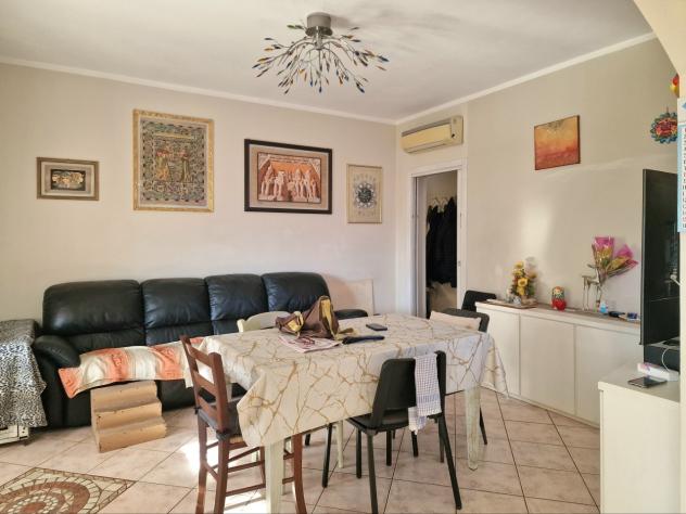 RONCHI, località Poveromo, porzione di bifamiliare in contesto residenziale tranquillo e vicino al mare. L'immobile si distingue per giardino su tre l - Foto 3