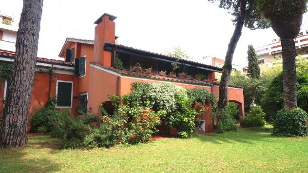 Villa in vendita a Avenza - Carrara 340 mq Rif: 1240156 - Foto 2