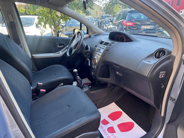 Toyota Yaris 1.3 5 porte Sol - Foto 10