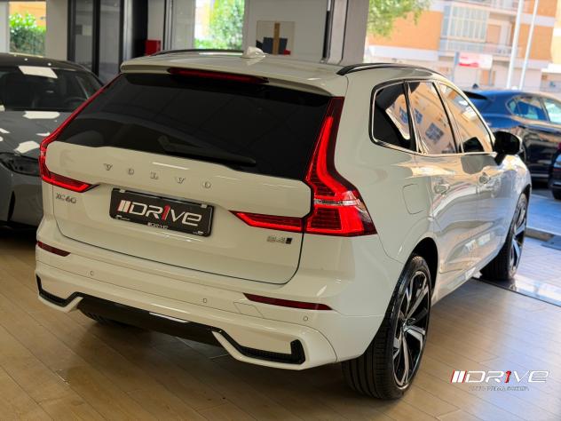 VOLVO XC60 (2017--) XC60 B4 (d) AWD Geartronic R-design - Foto 4