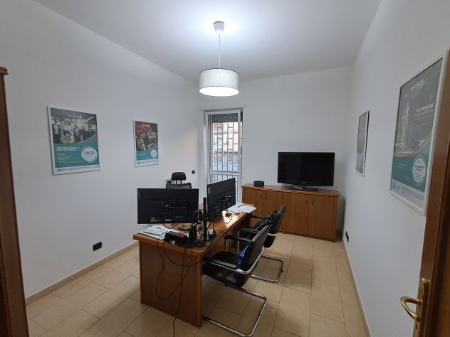ARREDAMENTO UFFICIO - Foto 3