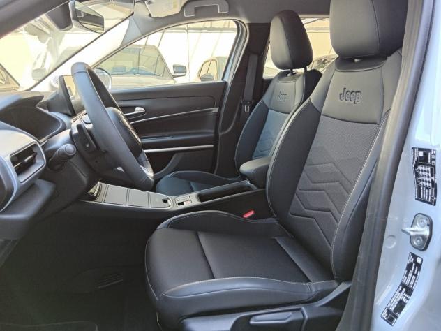Jeep Avenger e-Hybrid 1.2 MHEV e-Hybrid Turbo Summit - Foto 10