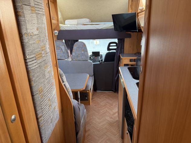 Camper Adria Mansardato 6 posti - Foto 8