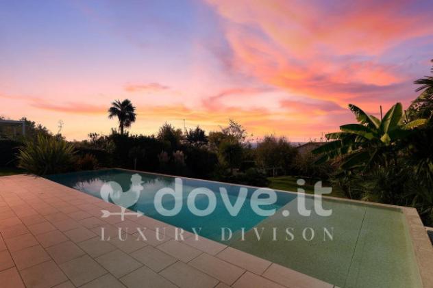 Villa di 380 m² con più di 5 locali e box auto in vendita a Colverde - Foto 2