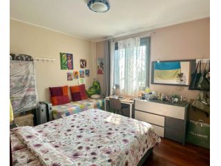 Camera grande  con letto matrimoniale
