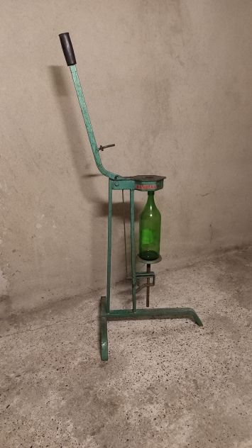 Tappatrice tappi sughero per bottiglioni