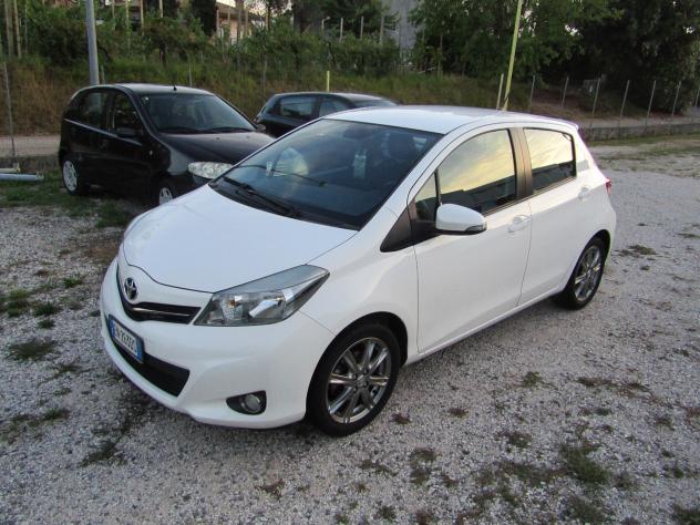 Toyota Yaris 1.3 5 p. unipr. basso chilom. - Foto 2