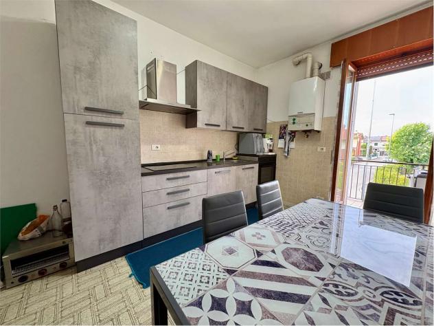 V005490 - AMPIO TRILOCALE CON TERRAZZO ANGOLARE E GARAGE - Foto 6