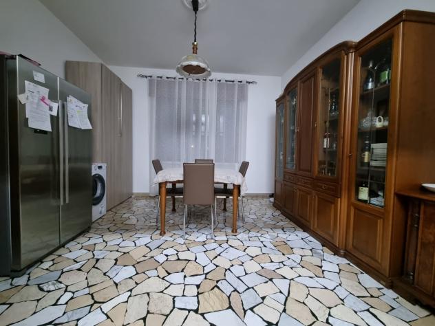 Singola in zona residenziale tranquilla, a circa 500 mt. dal centro di Piove di Sacco(PD).
Disposta su due piani, terra e primo; possibilità di 2 abit - Foto 4