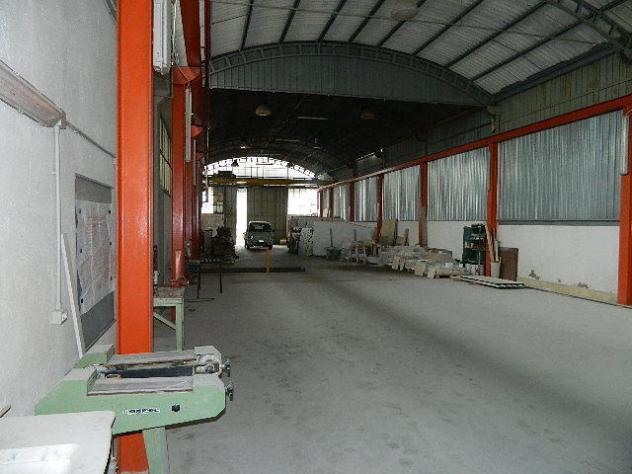 Capannone commerciale in vendita a Luni 550 mq Rif: 1122481