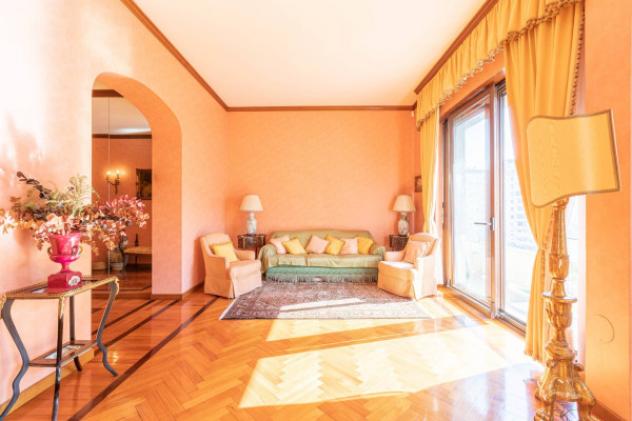Appartamento di 170 m² con più di 5 locali in vendita a Milano