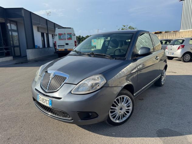 Lancia Ypsilon 1.2 69 CV 5 porte GPL Ecochic Platinum - Foto 2