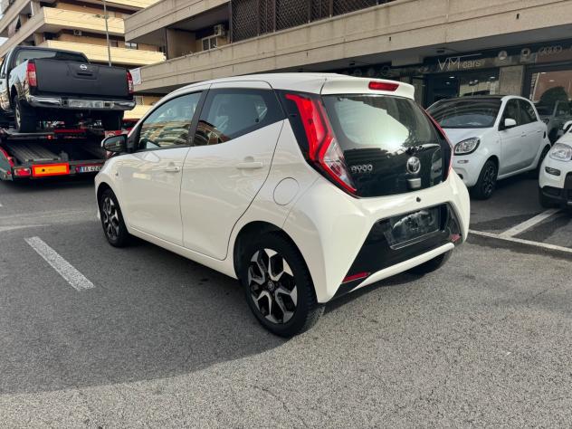 Toyota Aygo Connect 1.0 VVT-i 72 CV 5 porte x-play LED NAVI KAMERA PDC BLUETOOTH CERCHI 16 - Foto 4