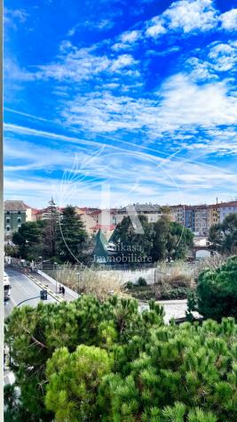 Pentalocale in vendita a Savona