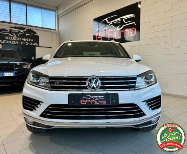 VOLKSWAGEN Touareg 3.0 TDI 204CV tiptronic Sport *R-LINE*TETTO* rif. 24242114 - Foto 2