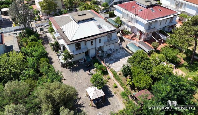 Porzione di villa indipendente su 2 livelli con giardino a pochi passi dal mare - Foto 2