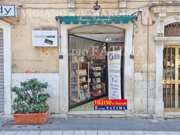 FOGGIA - VENDESI - C.SO GARIBALDI, 51 - COMMERCIALE CON 2 LIVELLI E 2 INGRESSI. - Foto 2