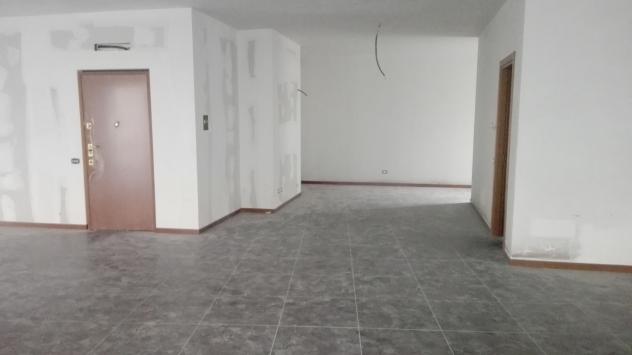 Oltre 3 vetrine in affitto a Saronno - Foto 6