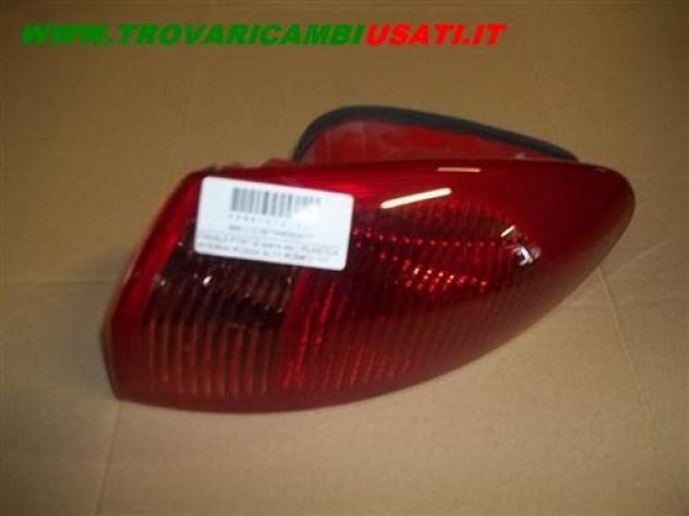 FANALE POST.D.(parte est.) PLASTICA INTERNA ROSSA ALFA ROMEO 147 (W8) Parti elettriche Fanaleria Fanali Fanale post. sx. ALFA ROMEO - 147 - 01-08-