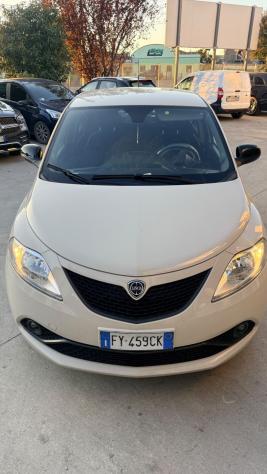 Lancia Ypsilon 1.2 69 CV 5 porte S&S Platinum - Foto 2