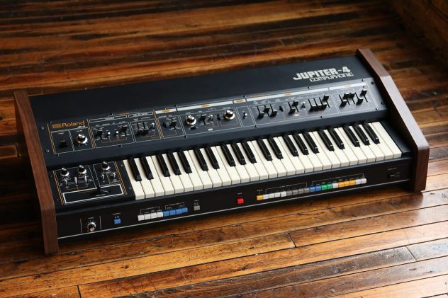 Asta A Collezionista o Museo - Roland Jupiter 4 Pari al Nuovo Funzionante.
