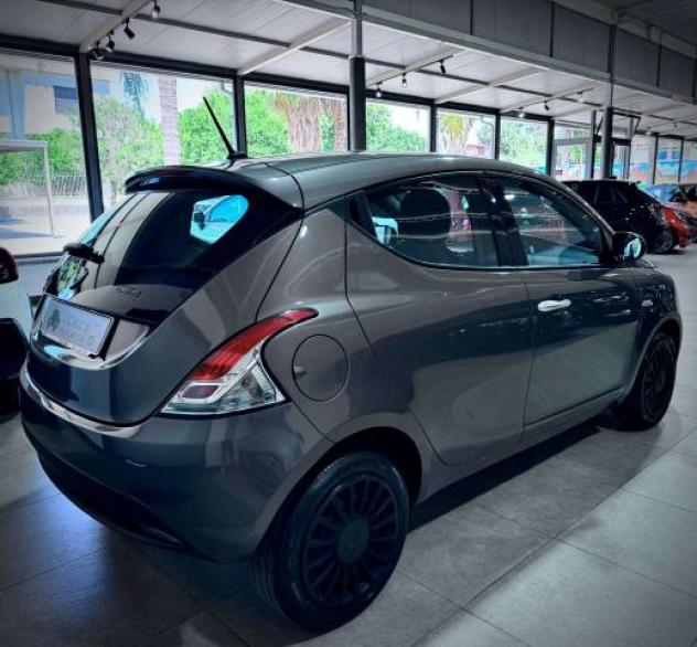 Lancia Ypsilon 1.0 70CV Hybrid Silver - Foto 5