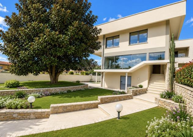 APPARTAMENTO di 9 vani e di 270 mq (PIETRASANTA - Pietrasanta adiacenze centro) rif. 300