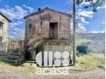 CASALE DA RISTRUTTURARE CON CORTE