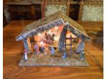 Presepe in legno con natività e luci