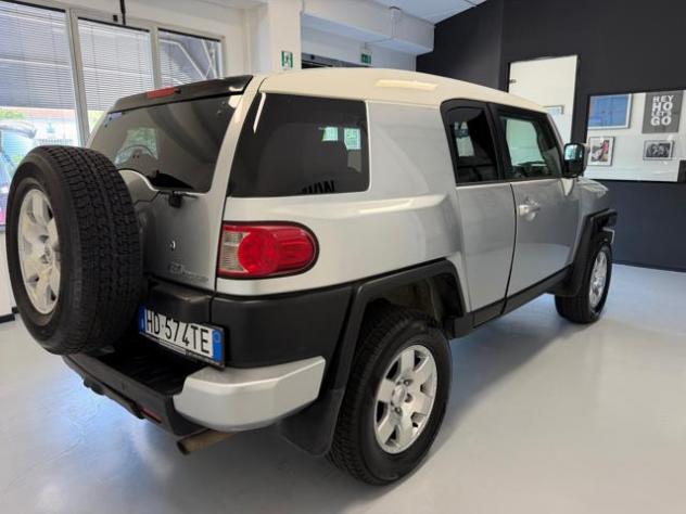 TOYOTA FJ Cruiser 2 WD rif. 24063381 - Foto 5