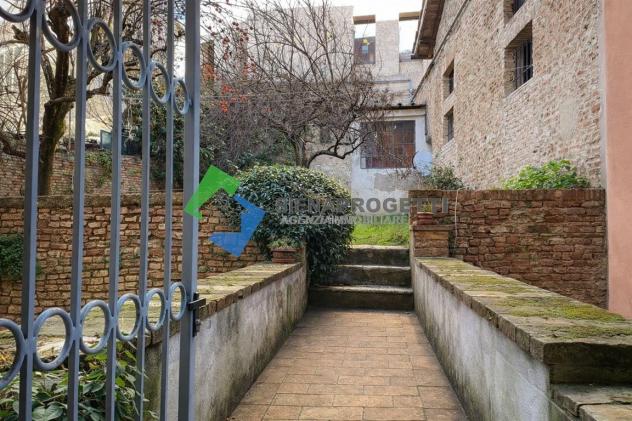 Un Gioiello Segreto nel Cuore di Siena, Centro storico con giardino privato e tre posti auto. - Foto 6