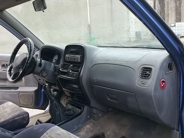 Nissan Navara (D22) 2.5 TD 100CV 4WD Cabina Doppia - Foto 7