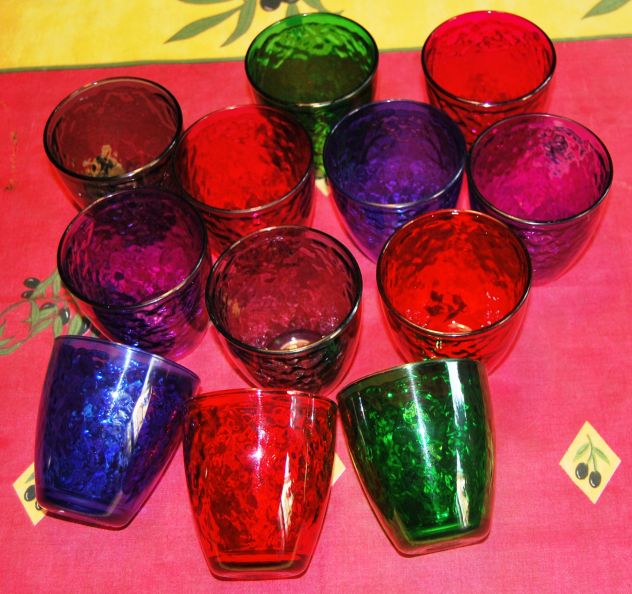 12 bicchieri colorati mai usati - Foto 8