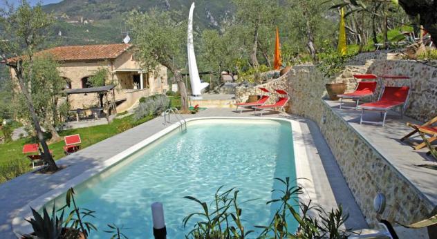 RUSTICO di 14 vani e di 360 mq (CAMAIORE) rif. 1094 - Foto 2
