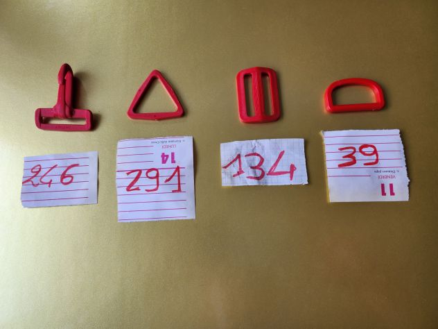 Minuteria in plastica rossa