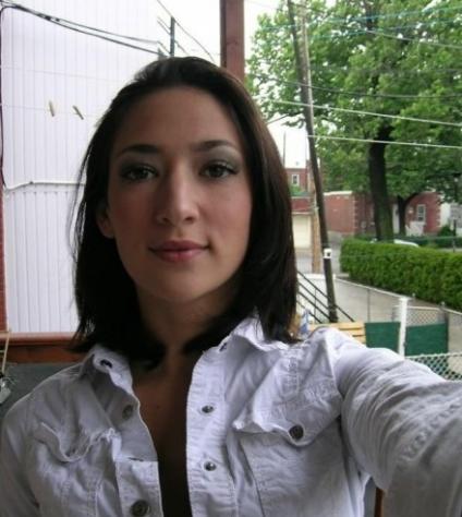 Donna di Trieste, 28 anni. Fisico Magro Tel:
