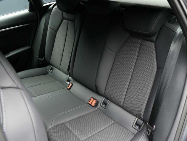 Audi A3 35 TFSI MHEV 150cv S-Tronic S-LINE (Tetto Apribile, HiFi SONOS, Matrix LED, Safety Plus) - Foto 8