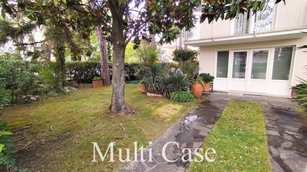 PORZIONE DI VILLA CON GIARDINO A 350 METRI DAL MARE – INDIPENDENZA, SPAZI E POTENZIALE - Foto 9