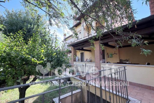 Villa di 185 m² con 4 locali e box auto in vendita a Rocca di Papa