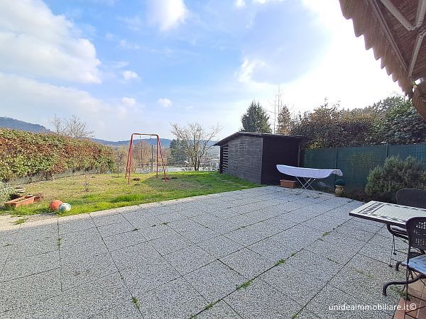 Varano Borghi - villetta a schiera quasi completamente indipendente - Foto 4