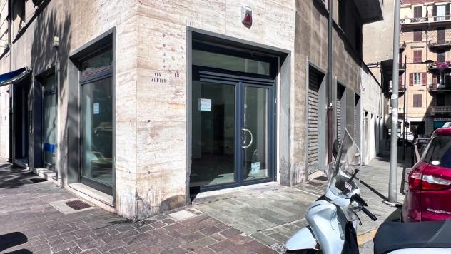 Oltre 3 vetrine in affitto a Savona - Foto 11