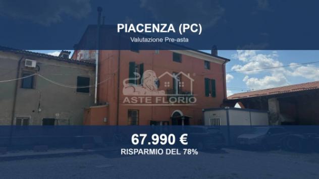 Immobile in asta di 870 m², box auto doppio in vendita a Piacenza